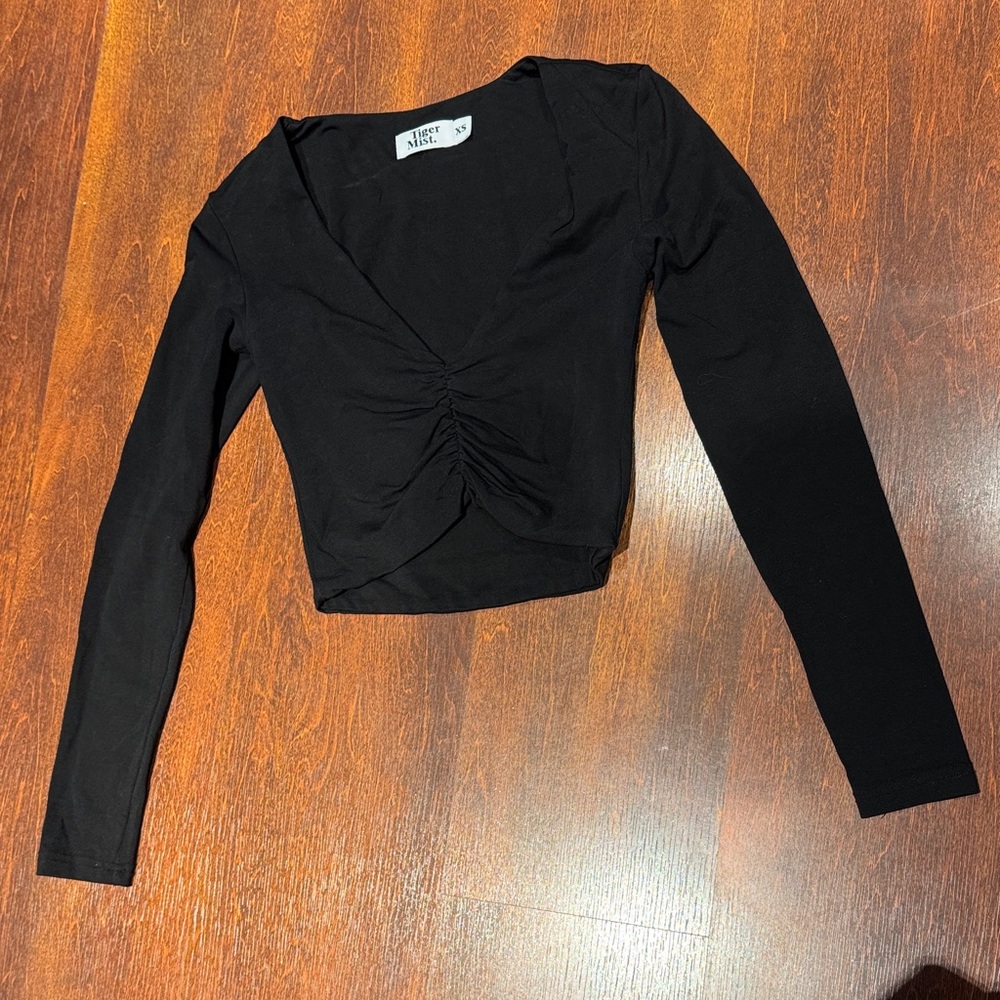Tiger Mist Black Ruched V-Neck Long Sleeve Crop Top